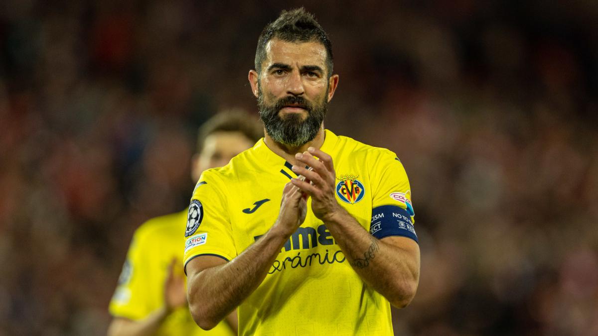 El Villarreal renueva a Raúl Albiol