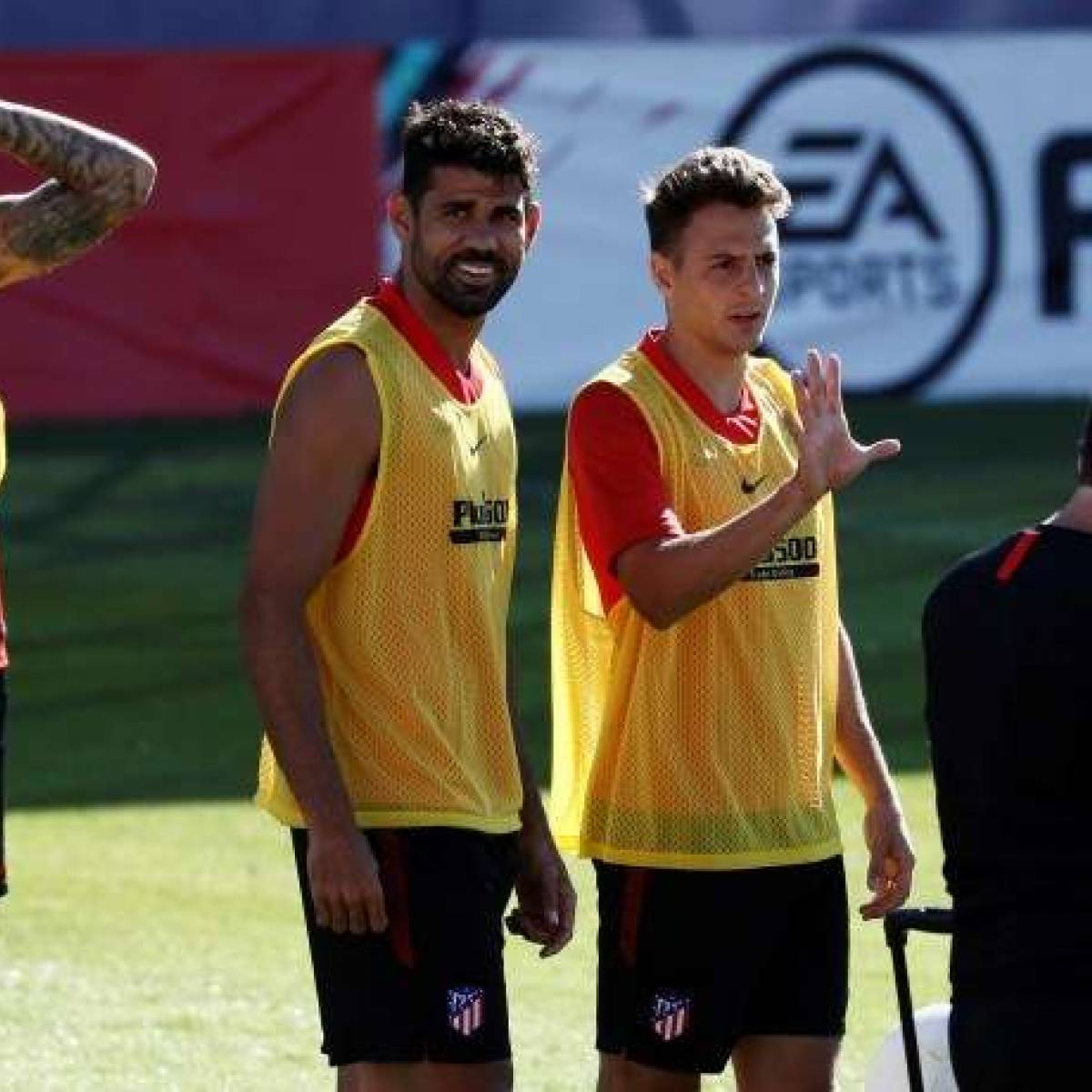 Atletico Santiago Arias Tiene Un Par De Novias En La Serie A