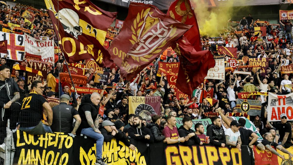 Écharpe AS Roma - Championne Conference League 2022 - Neuve