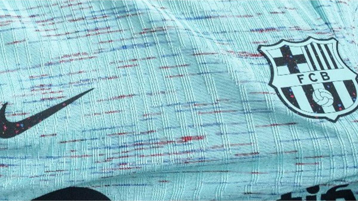 Camiseta Negra Y Blanca Con Diseño Encogido, Mangas Raglán Y Detalle Del Logo De True Religion