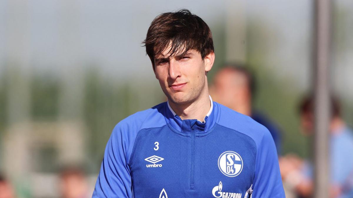 El FC Barcelona ya negocia el futuro de Juan Miranda