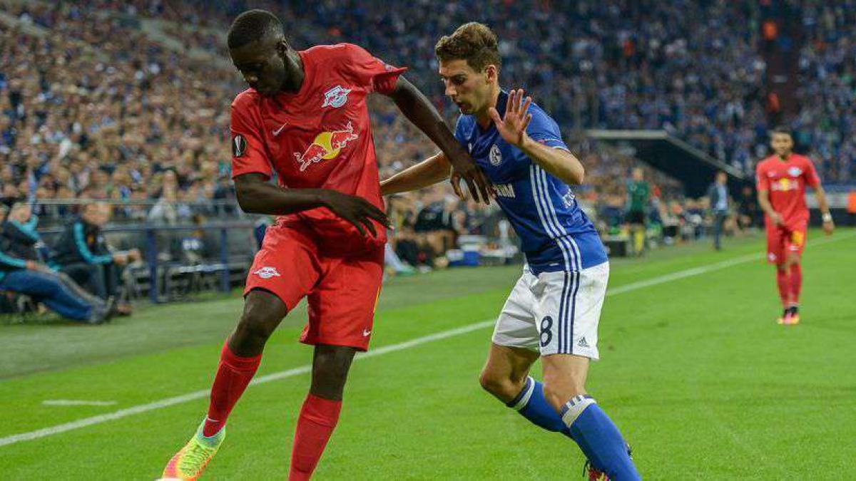 El FC Barcelona tiene nuevo adversario por Dayot Upamecano