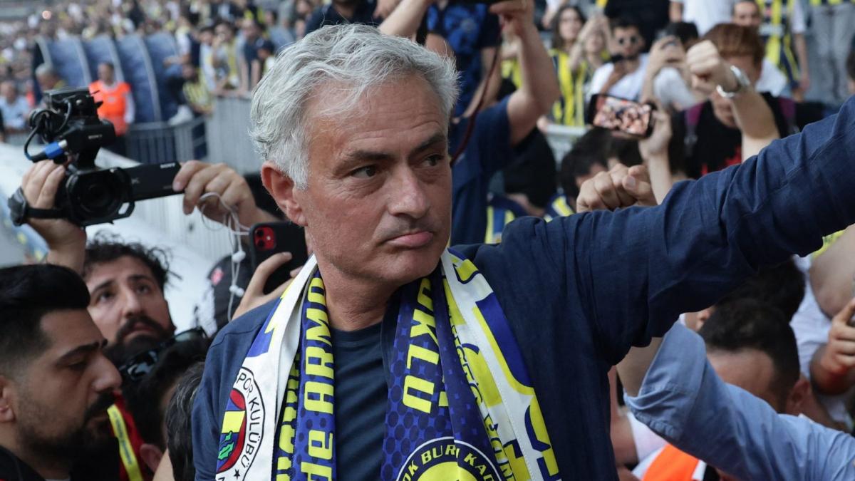 https://assets-es.imgfoot.com/media/cache/1200x675/mourinho-fener.jpg