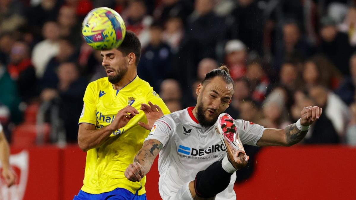 Liga | El Sevilla despierta y sale de la zona de descenso