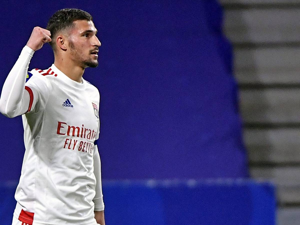 El Betis intensifica los contactos con Houssem Aouar!
