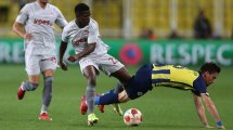 Aguibou Camara desata una batalla a 3 bandas en la Premier League