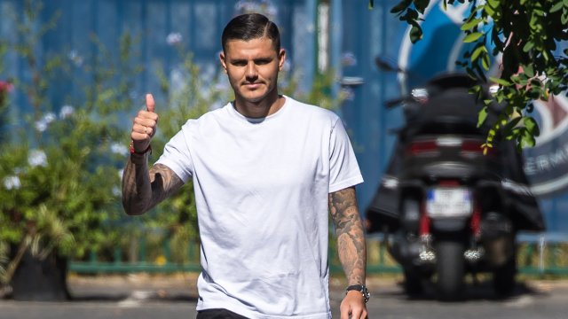 Mauro Icardi saluda