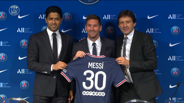 Lionel Messi avec Leonardo et Nasser Al-Khelaifi