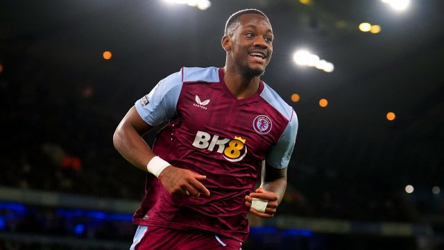 Jhon Durán con el Aston Villa