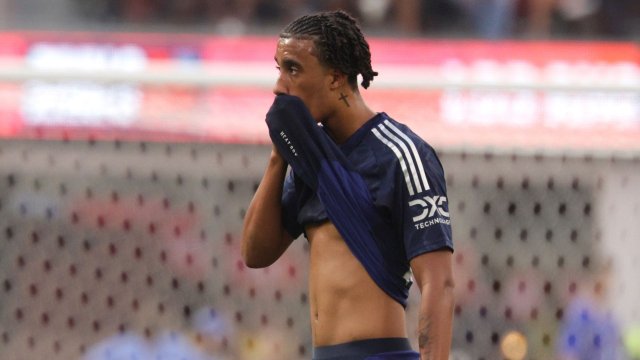 Leny Yoro im Testspiel für Manchester United