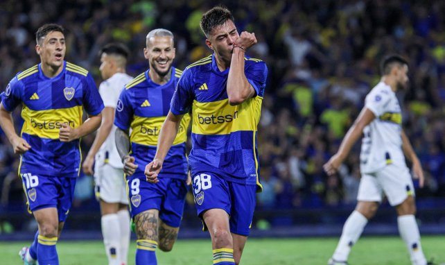 Aaron Anselmino con Boca Juniors