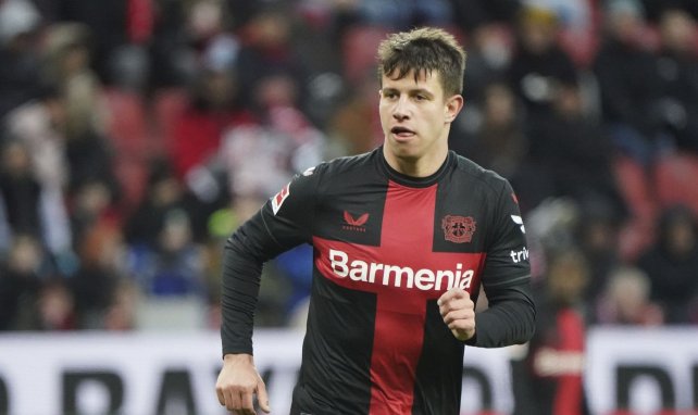 Adam Hložek con los colores del Bayer Leverkusen