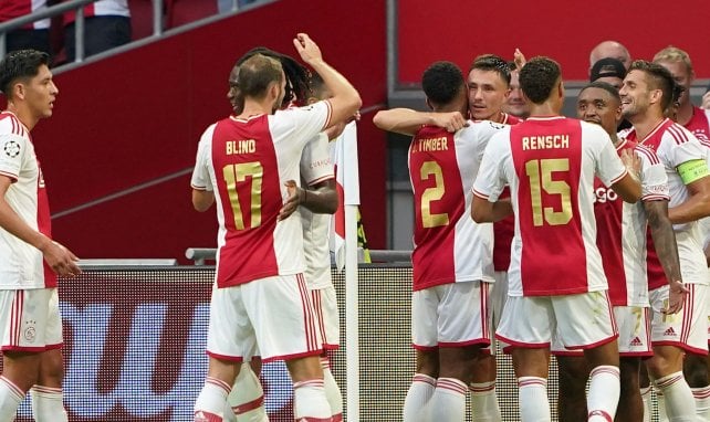 Los jugadores del Ajax celebran uno de los goles