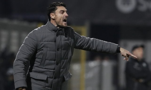 Albert Riera cambia de banquillo