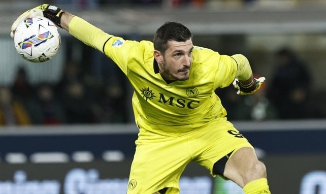 Alex Meret con el Nápoles.