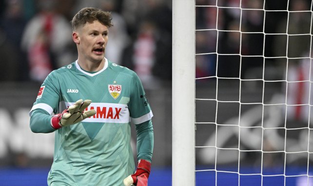 Alexander Nübel en un duelo con el Stuttgart