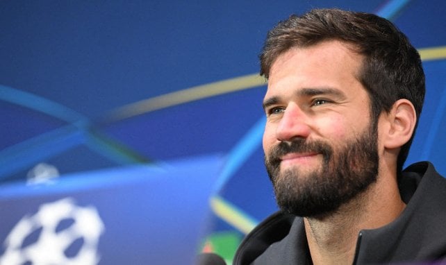 Alisson Becker en sala de prensa