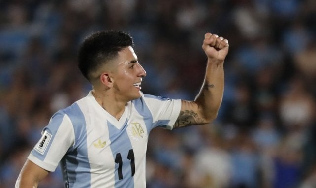 Thiago Almada celebra con Argentina.