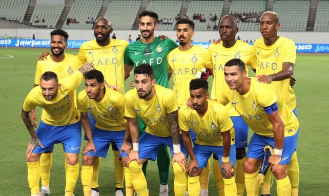 Los jugadores de Al-Nassr posan antes de un partido