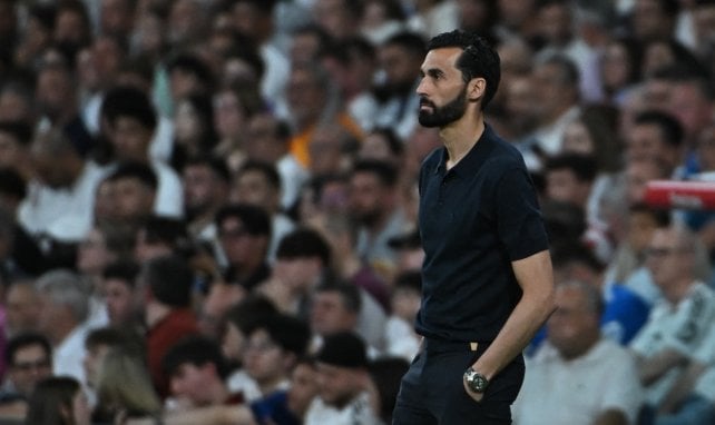 Álvaro Arbeloa tiende su mano a 3 jugadores del Real Madrid