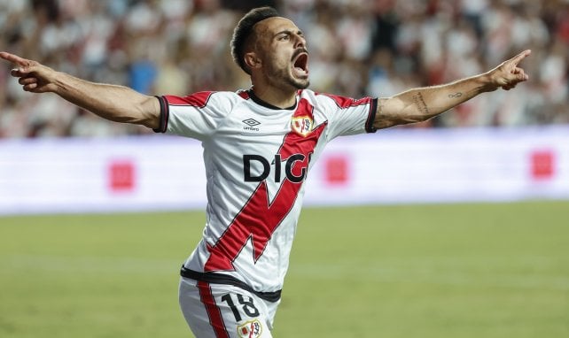 Álvaro García celebra un gol