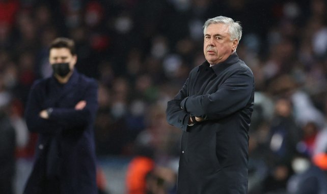 Carlo Ancelotti en el partido frente al PSG