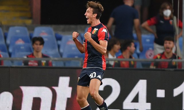 Andrea Cambiaso celebrando un gol con el Génova