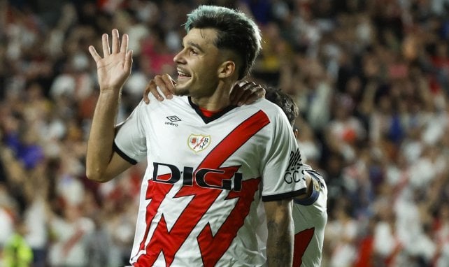 Andrei Ratiu celebra un gol