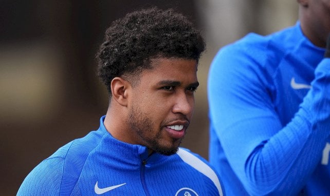 Andrey Santos afianza la medular del Manchester United