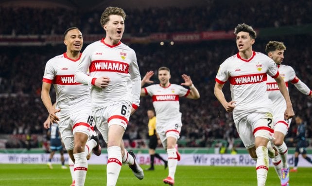 Angelo Stiller celebra con el Stuttgart.