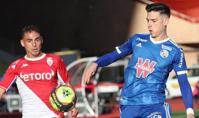 Anthony Caci disputa el cuero en un partido con el Estrasburgo