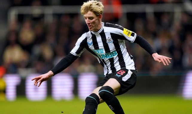 Anthony Gordon, fuera de la lista del Newcastle