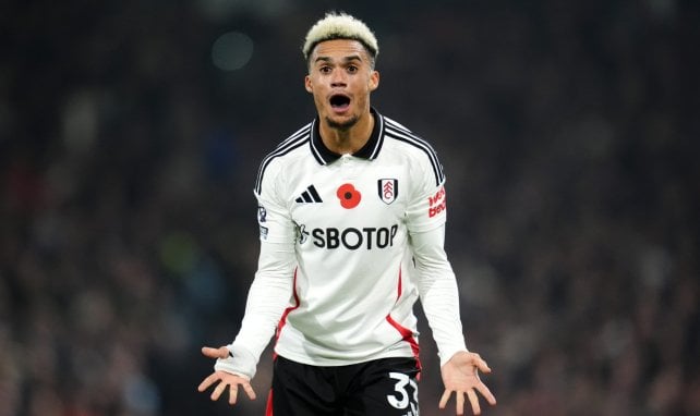 Primeros movimientos por Antonee Robinson