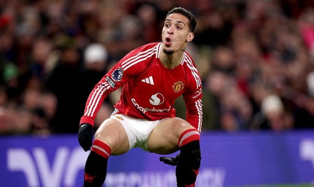 Antony con el Manchester United