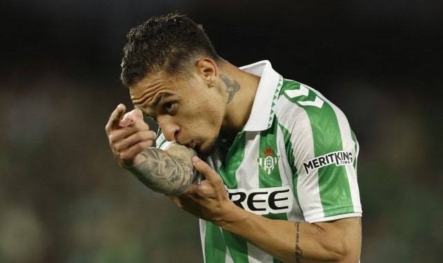 Antony celebrando un gol para el Real Betis