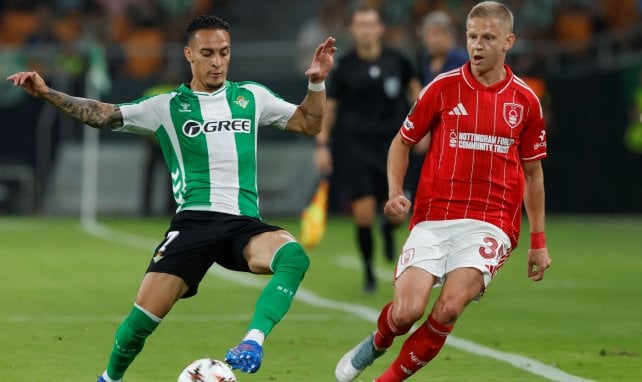 Antony con el Real Betis.