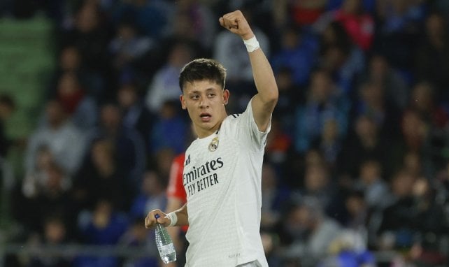 Arda Güler celebra con el Real Madrid.