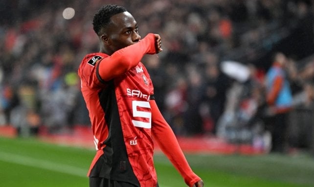 Arnaud Kalimuendo con el Rennes