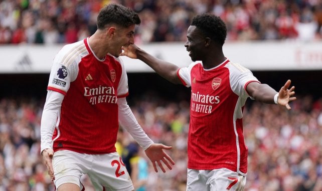 Kai Havertz celebra con Bukayo Saka