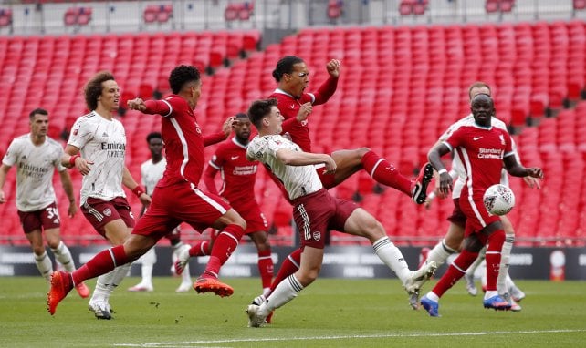 Arsenal y Liverpool querían el primer entorchado de la temporada