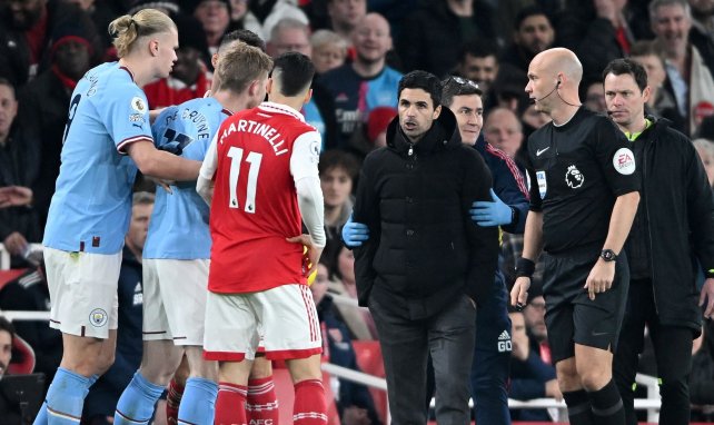 Mikel Arteta ante el Manchester City