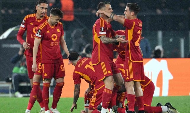 Los jugadores de la AS Roma celebran un gol