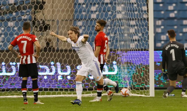 Luka Modric celebra su gol con el Real Madrid en la final de la Supercopa