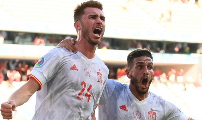 Aymeric Laporte celebra su gol con España