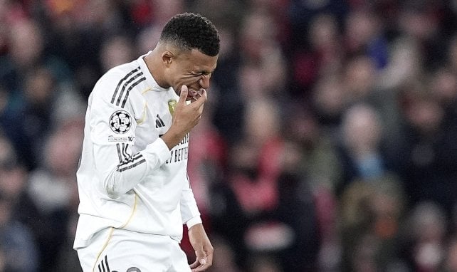 Gareth Bale carga contra Vinícius y Mbappé