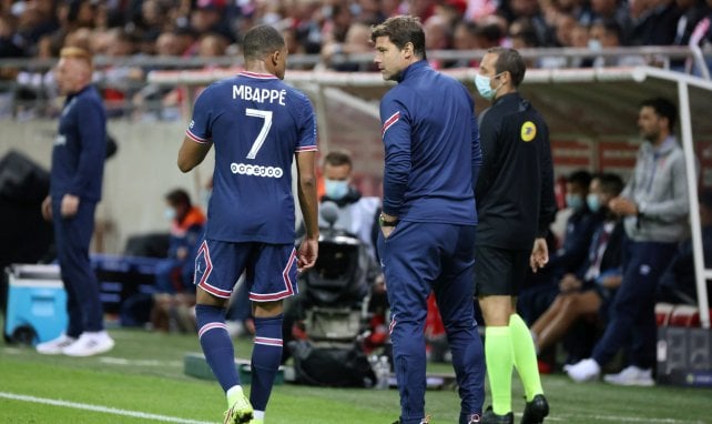 Mauricio Pochettino conversa con Kylian Mbappé