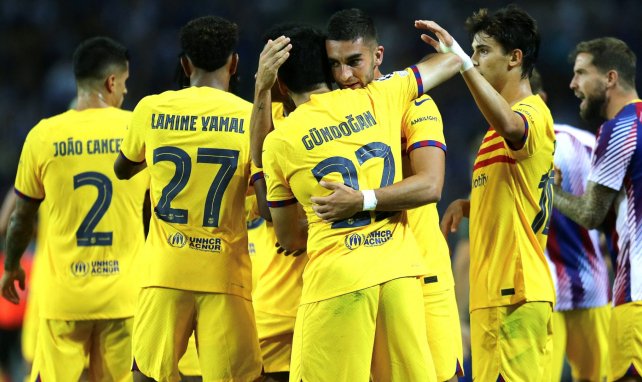 Los jugadores del FC Barcelona celebran el gol de Ferran Torres