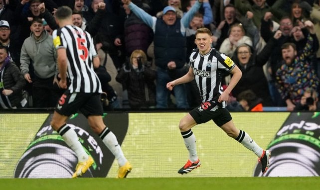 Harvey Barnes con el Newcastle