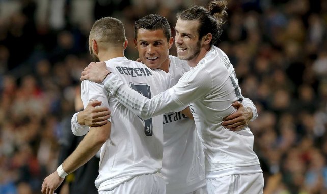 Gareth Bale, Cristiano Ronaldo y Karim Benzema celebran un gol