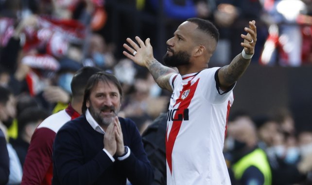 Bebé celebrando su gol al Sevilla